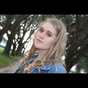 Meet your Posher, Makayla